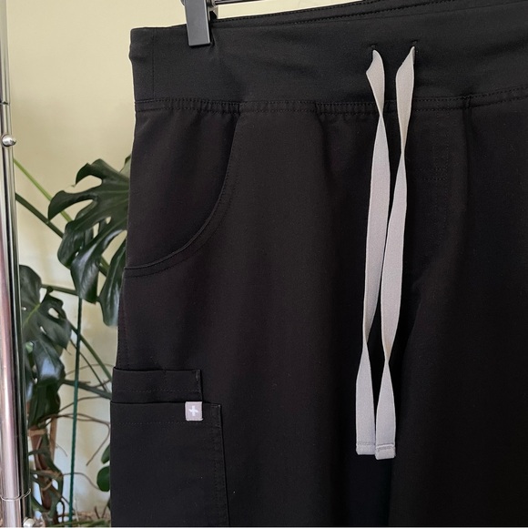 Kade cargo figs scrub pants - Picture 3 of 6